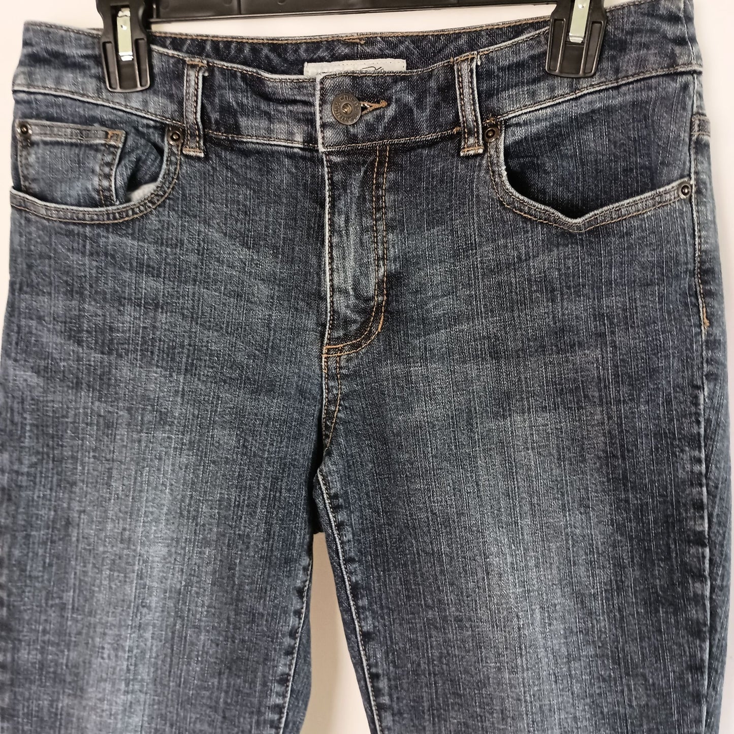 Chicos Platinum stretch straight leg 5 pocket jeans size 6 (Chico's size 0.5)