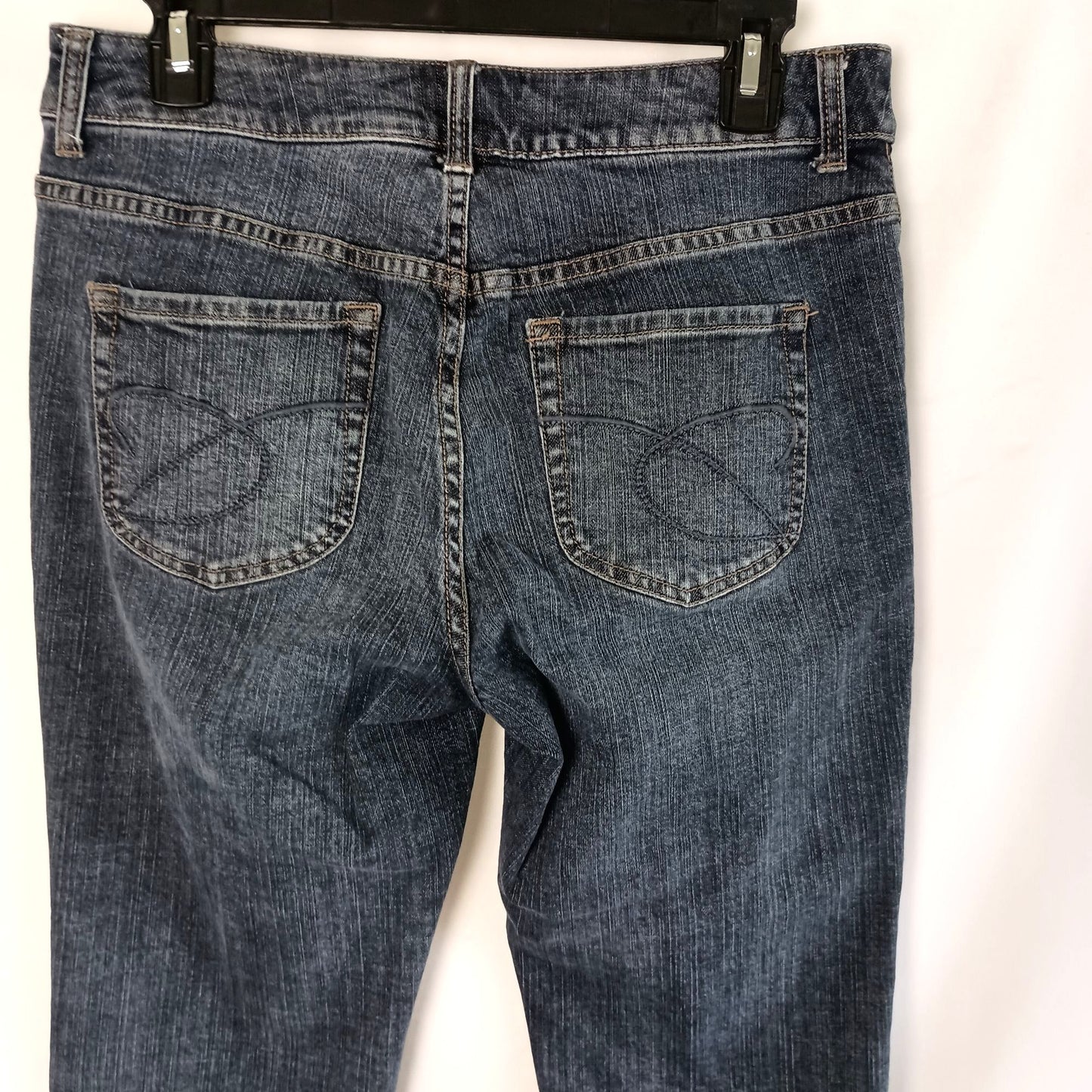 Chicos Platinum stretch straight leg 5 pocket jeans size 6 (Chico's size 0.5)