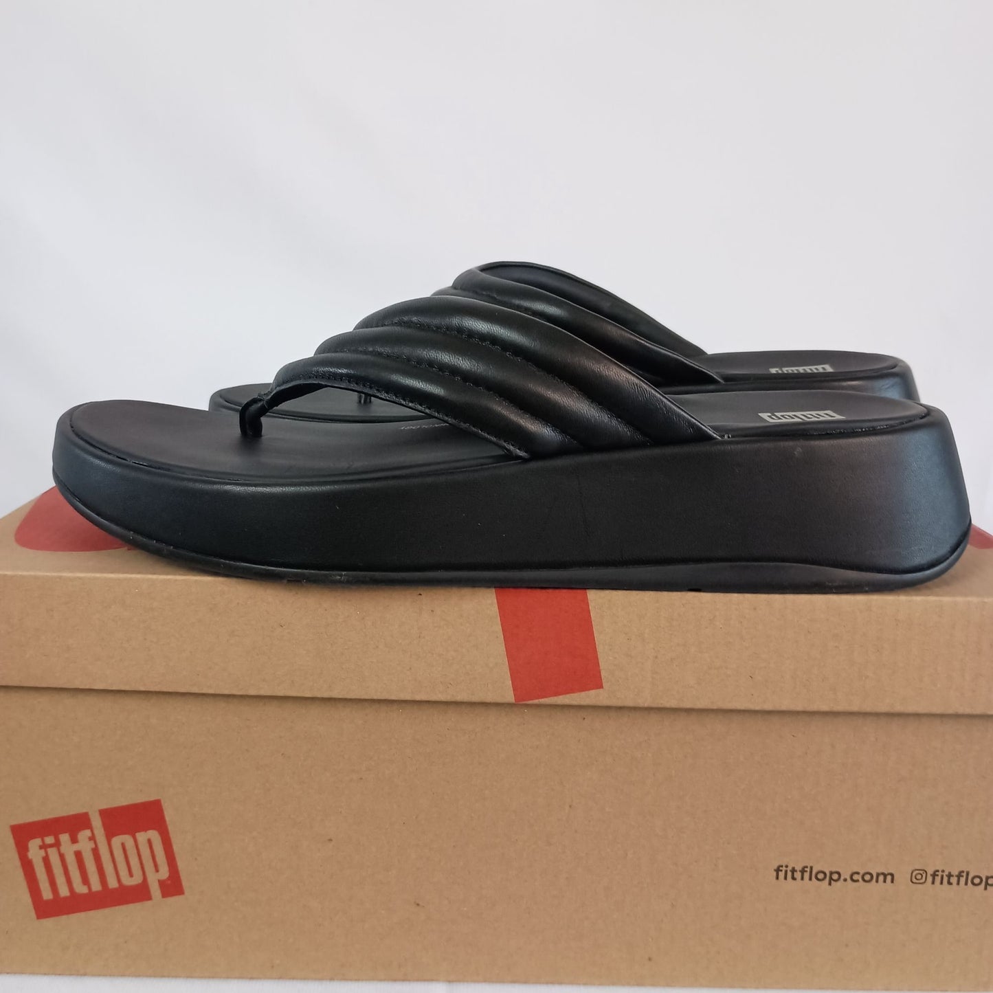 FitFlop F-MODE Padded Leather Flatform Toe-Post sandals black size 10