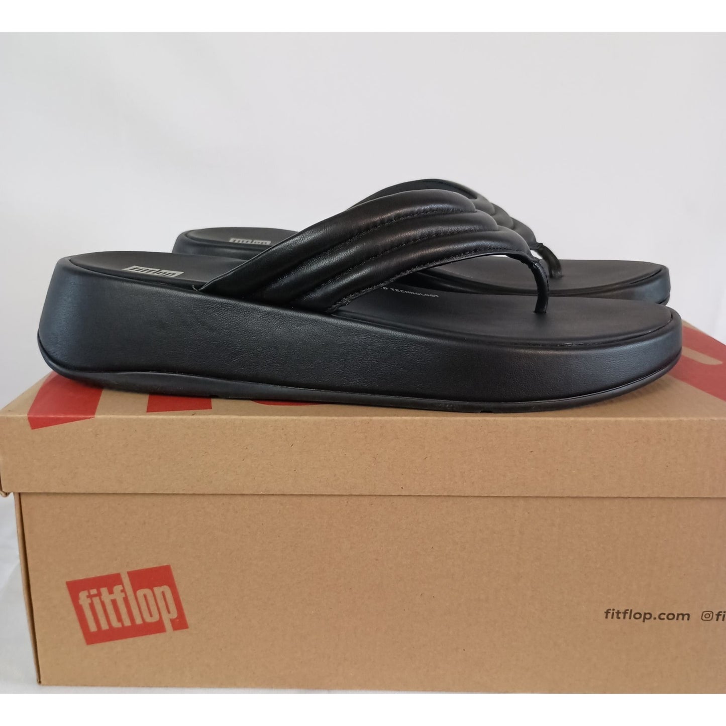 FitFlop F-MODE Padded Leather Flatform Toe-Post sandals black size 10