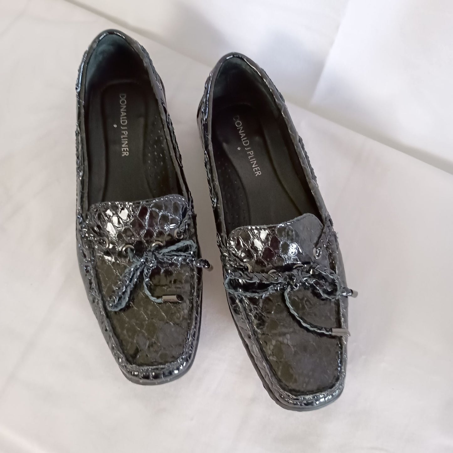 Donald J. Pliner Lacey leather croc embossed black driving flats size 7.5