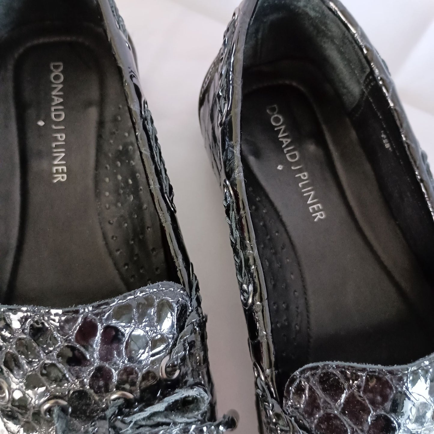 Donald J. Pliner Lacey leather croc embossed black driving flats size 7.5