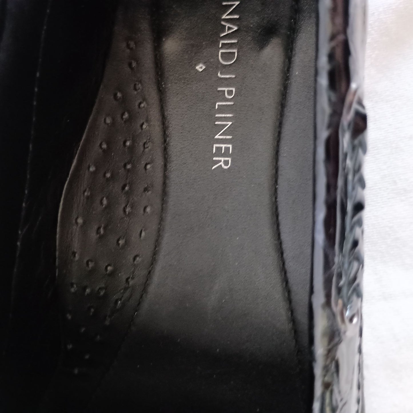 Donald J. Pliner Lacey leather croc embossed black driving flats size 7.5