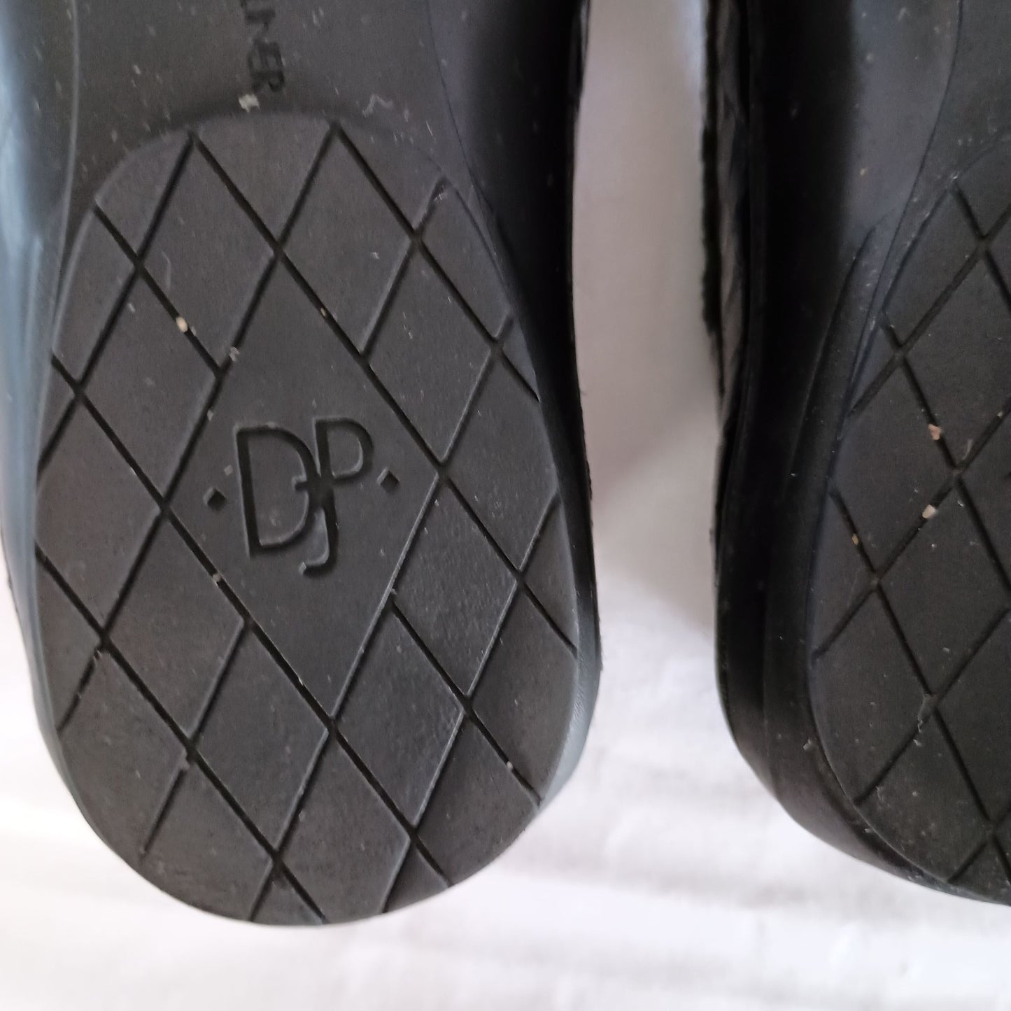 Donald J. Pliner Lacey leather croc embossed black driving flats size 7.5