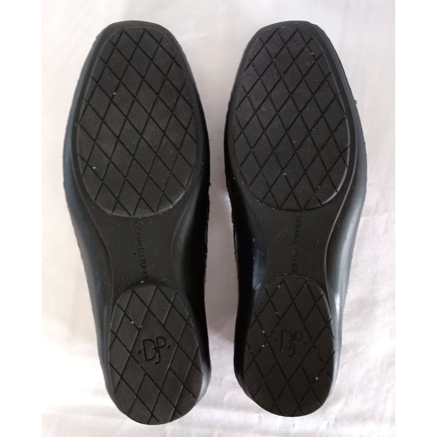 Donald J. Pliner Lacey leather croc embossed black driving flats size 7.5