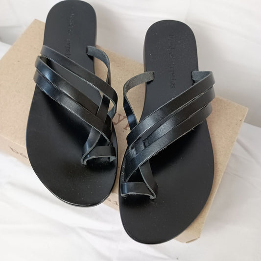 Band of Gypsies black boho leather toe loop sandals New in Box women size 10