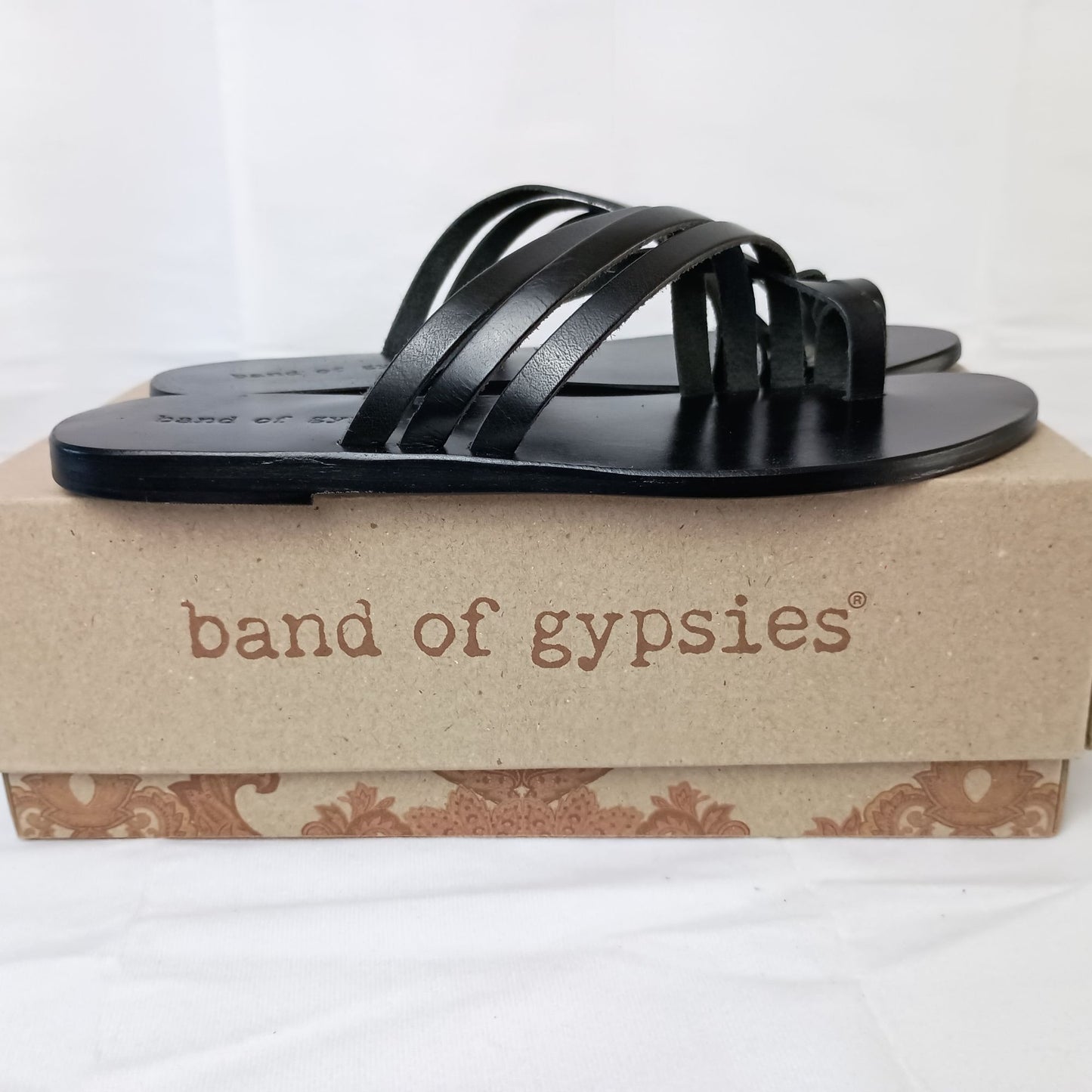 Band of Gypsies black boho leather toe loop sandals New in Box women size 10