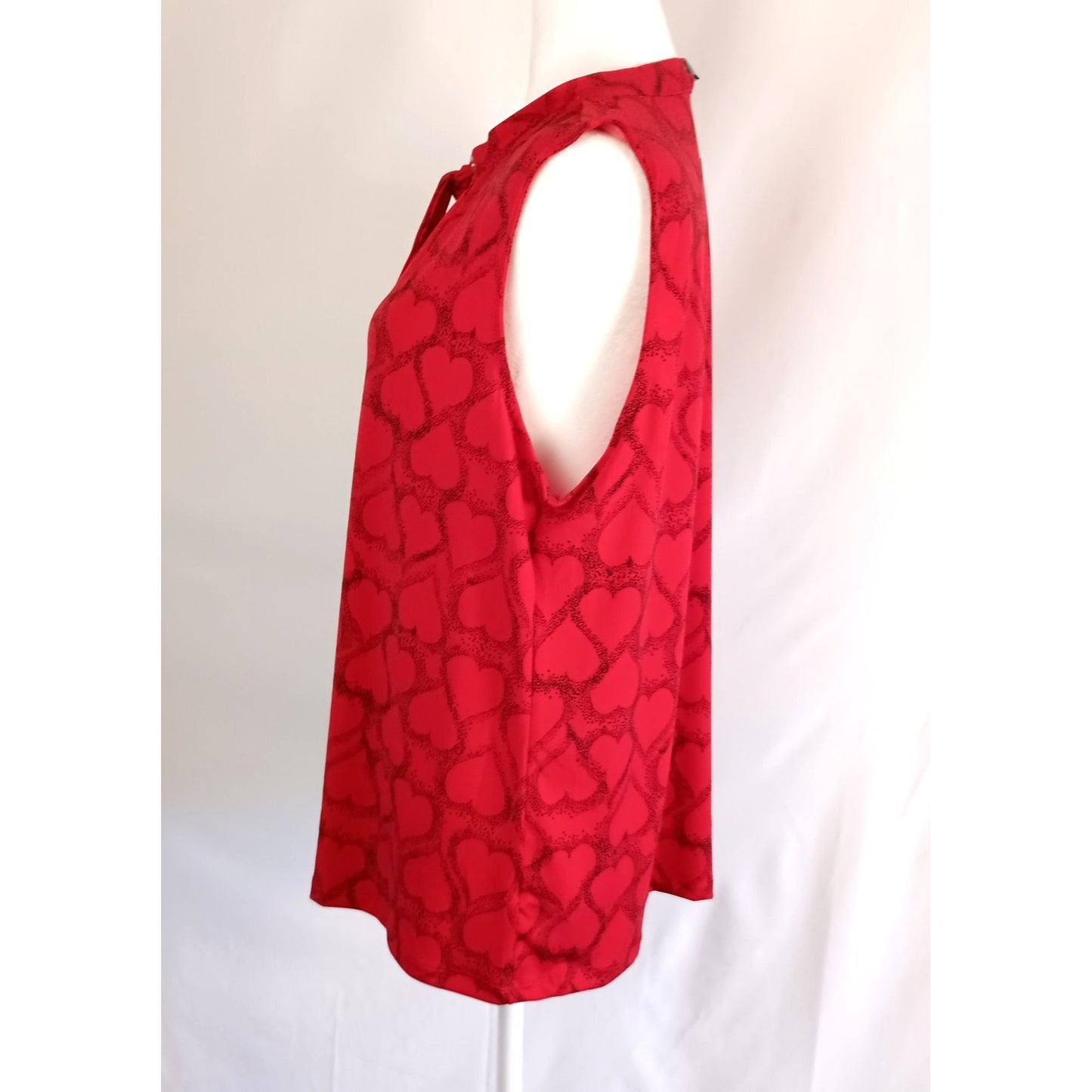 Liz Claiborne red hearts sleeveless neck tie blouse size XL