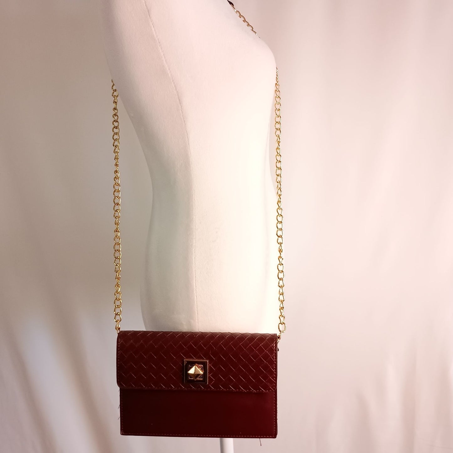 Sondra Roberts Squared wallet on a chain crossbody handbag purse leather