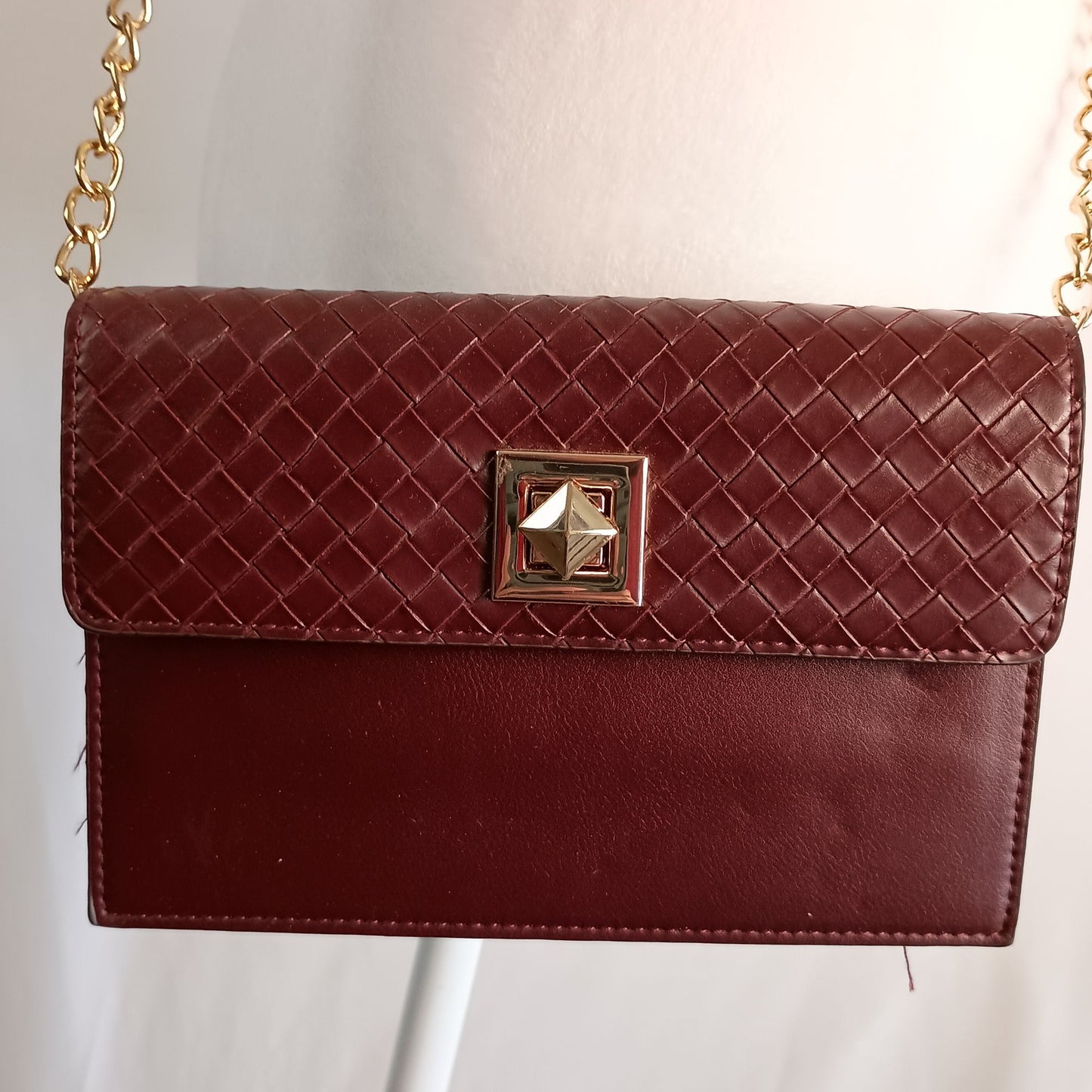 Sondra Roberts Squared wallet on a chain crossbody handbag purse leather